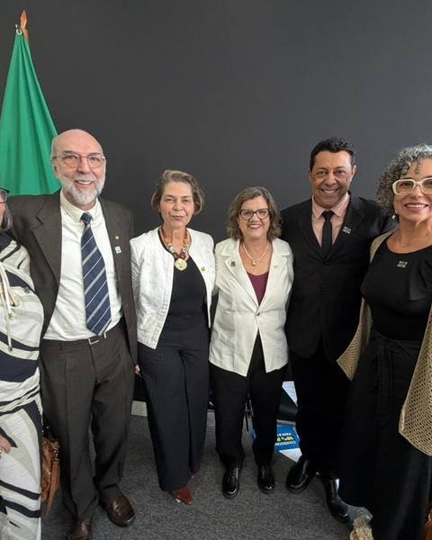 Foto 51 do álbum de Guelda Andrade